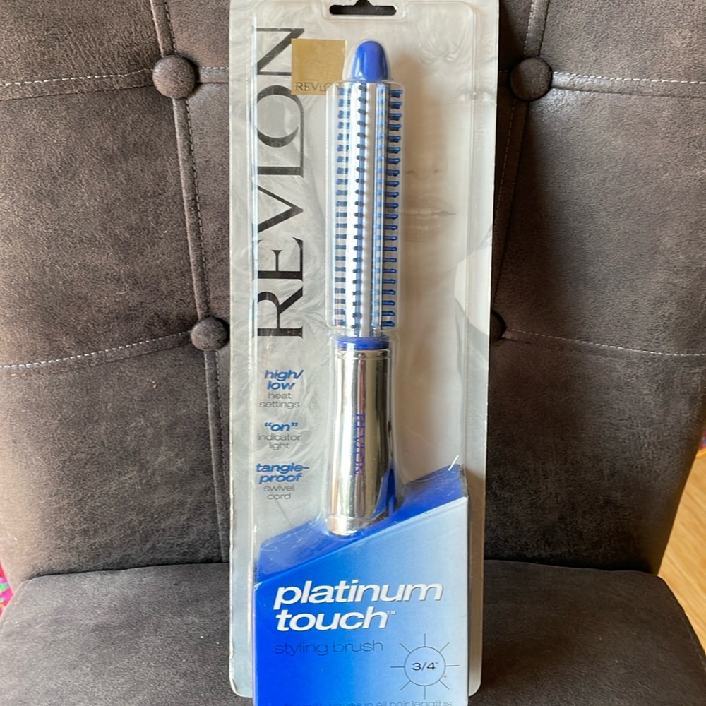 New Revlon Platinum Touch Styling Brush 3/4" Barrel Soft Waves Model RV033C Vtg